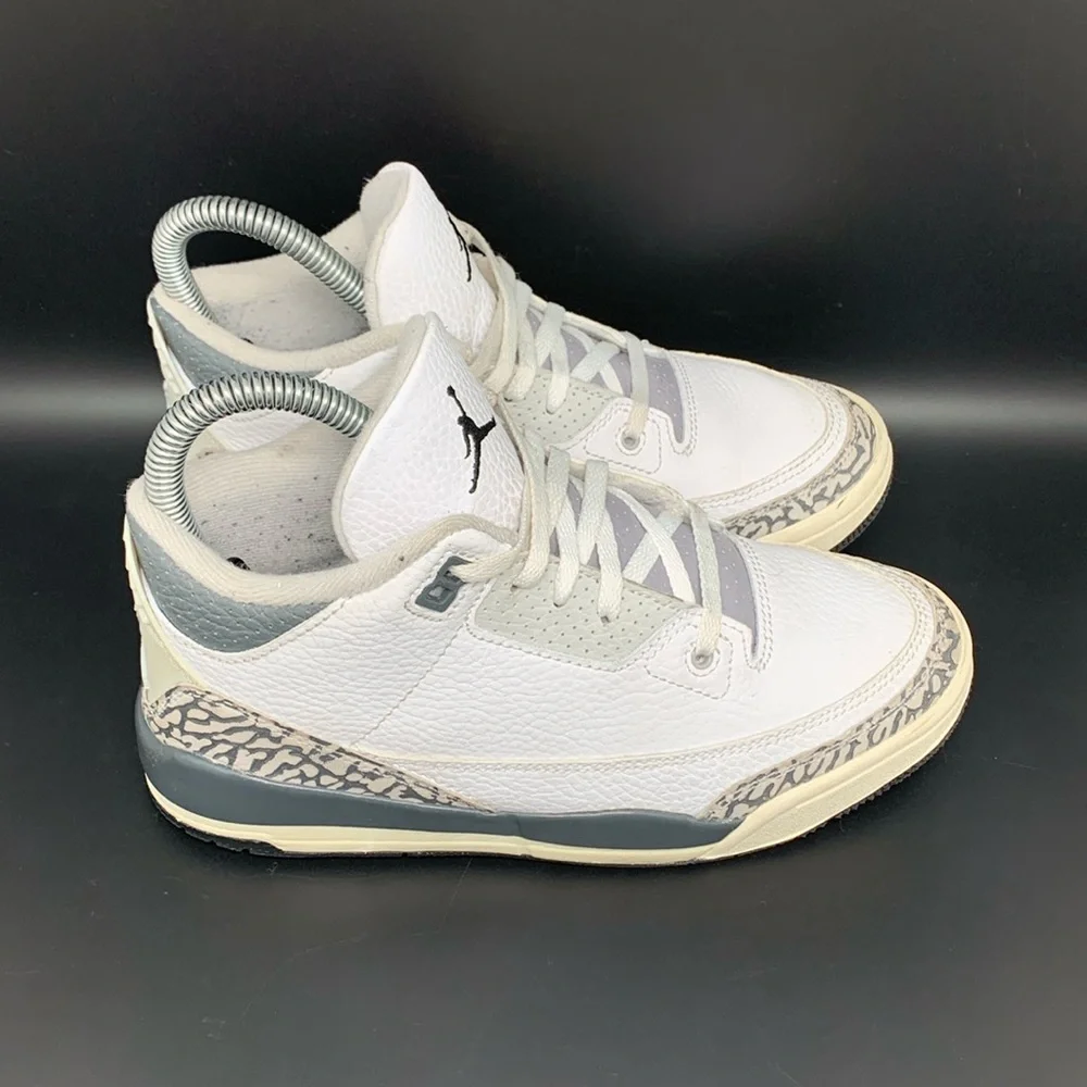 Jordan 3 Retro  PS Hide N Sneak Basketball Shoes FB4416-100 Youth‎ Sz 2.5